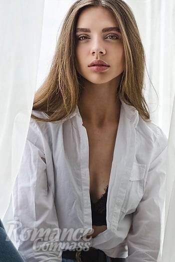 Ukrainian mail order bride Inna from Lviv with light brown hair and brown eye color - image 1