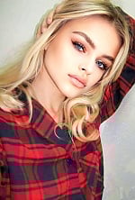 Ukrainian mail order bride Olesia from Poltava with blonde hair and blue eye color - image 2