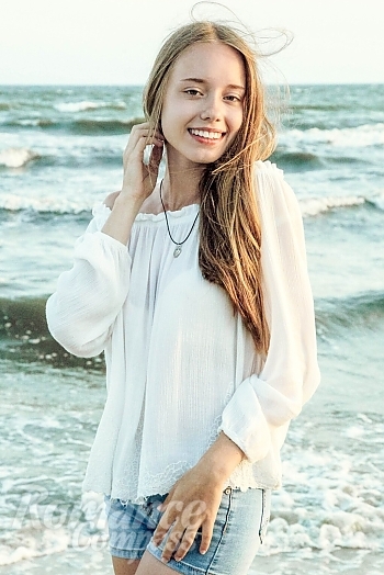 Ukrainian mail order bride Tetiana from Odesa with blonde hair and grey eye color - image 1