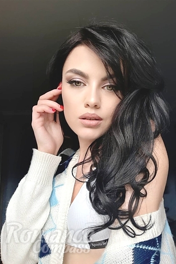 Ukrainian mail order bride Viktoriya from Kyiv with brunette hair and brown eye color - image 1