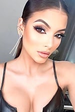 Ukrainian mail order bride Bruna from São Paulo do Potengi with light brown hair and brown eye color - image 3