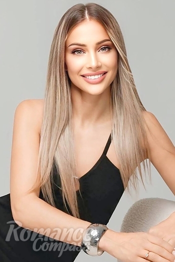 Ukrainian mail order bride Cristina from Chisinau with blonde hair and green eye color - image 1