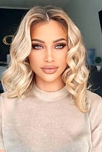 Ukrainian mail order bride Cristina from Chisinau with blonde hair and green eye color - image 4