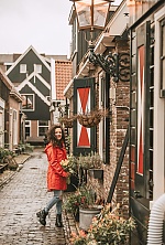 Ukrainian mail order bride Olena from Florence with brunette hair and brown eye color - image 31