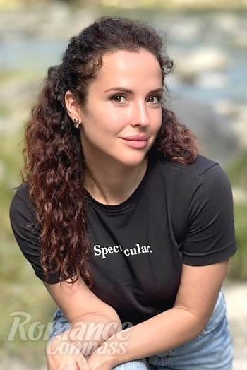 Ukrainian mail order bride Olena from Florence with brunette hair and brown eye color - image 1