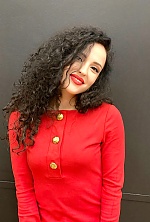 Ukrainian mail order bride Olena from Florence with brunette hair and brown eye color - image 23