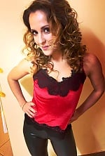 Ukrainian mail order bride Olena from Florence with brunette hair and brown eye color - image 2