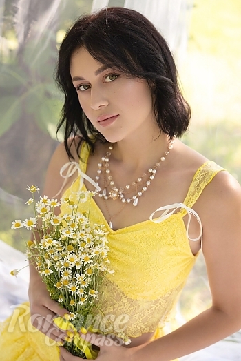 Ukrainian mail order bride Elena from Kyiv with brunette hair and green eye color - image 1