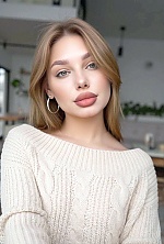 Ukrainian mail order bride Victoria from Kyiv with light brown hair and green eye color - image 10