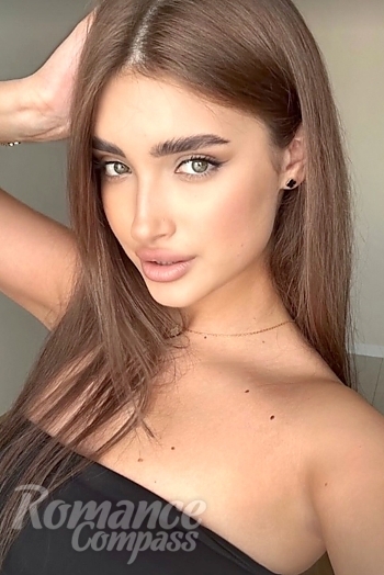 Ukrainian mail order bride Marina from Kyiv with light brown hair and green eye color - image 1