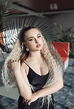 Ukrainian mail order bride Dariia from Kyiv with light brown hair and blue eye color - image 8