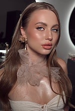 Ukrainian mail order bride Dariia from Kyiv with light brown hair and blue eye color - image 5