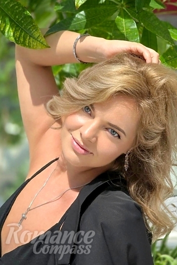 Ukrainian mail order bride Anna from Naples with blonde hair and blue eye color - image 1