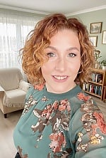 Ukrainian mail order bride Elena from Kyiv with auburn hair and green eye color - image 5