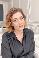 Ukrainian mail order bride Elena from Kyiv with auburn hair and green eye color - image 4