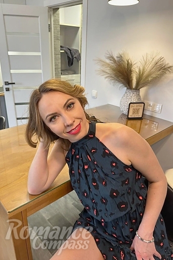 Ukrainian mail order bride Natalia from Kamianets-Podilskyi with light brown hair and green eye color - image 1