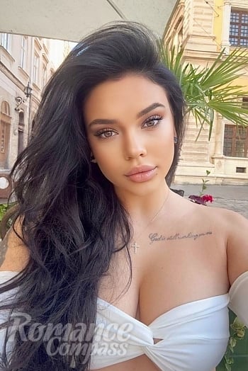 Ukrainian mail order bride Sofia from Lviv with brunette hair and brown eye color - image 1