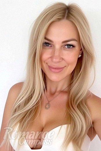 Ukrainian mail order bride Liliya from Eschweiler with blonde hair and grey eye color - image 1