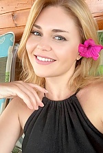 Ukrainian mail order bride Oksana from Costești with blonde hair and hazel eye color - image 3