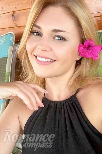 Ukrainian mail order bride Oksana from Costești with blonde hair and hazel eye color - image 1