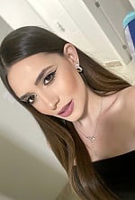 Ukrainian mail order bride Geovanna from Brumado with light brown hair and brown eye color - image 8