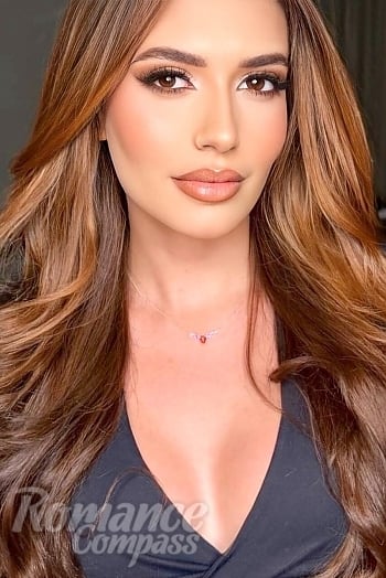 Ukrainian mail order bride Geovanna from Brumado with light brown hair and brown eye color - image 1