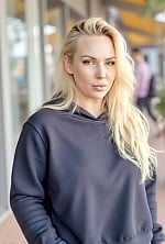 Ukrainian mail order bride Nataliia from Kropyvnytskyi with blonde hair and green eye color - image 9