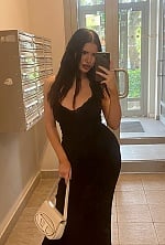 Ukrainian mail order bride Diana from Warsaw with brunette hair and brown eye color - image 4