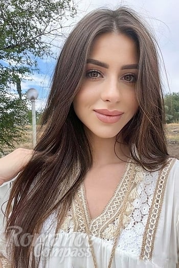 Ukrainian mail order bride Darya from Zaporizhzhya with brunette hair and brown eye color - image 1
