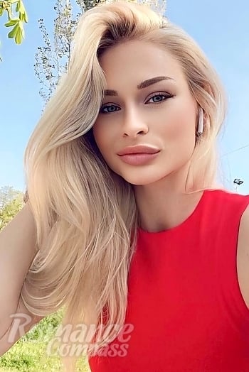 Ukrainian mail order bride Yuliia from Sumy with blonde hair and green eye color - image 1