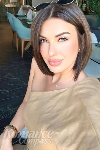 Ukrainian mail order bride Svetlana from Chisinau with brunette hair and green eye color - image 1