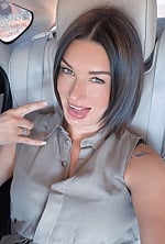 Ukrainian mail order bride Svetlana from Chisinau with brunette hair and green eye color - image 2