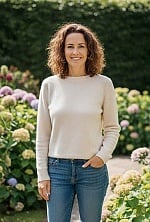 Ukrainian mail order bride Olga from Cannes with brunette hair and brown eye color - image 3