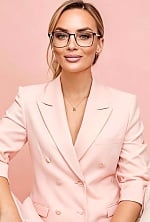 Ukrainian mail order bride Tetiana from Rivne with light brown hair and green eye color - image 6