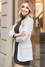 Ukrainian mail order bride Valentina from Prague with blonde hair and brown eye color - image 3