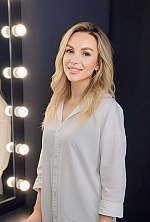 Ukrainian mail order bride Valentina from Prague with blonde hair and brown eye color - image 9