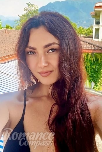 Ukrainian mail order bride Tatiana from Zurich with brunette hair and green eye color - image 1