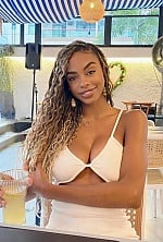 Ukrainian mail order bride Paola from Brazlândia with brunette hair and brown eye color - image 3