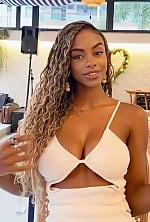 Ukrainian mail order bride Paola from Brazlândia with brunette hair and brown eye color - image 4