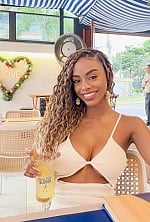 Ukrainian mail order bride Paola from Brazlândia with brunette hair and brown eye color - image 2