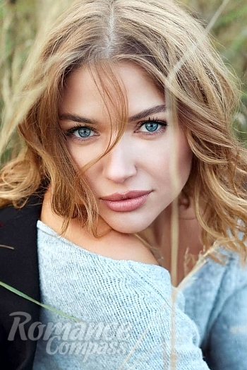 Ukrainian mail order bride Tetiana from Lviv with blonde hair and blue eye color - image 1