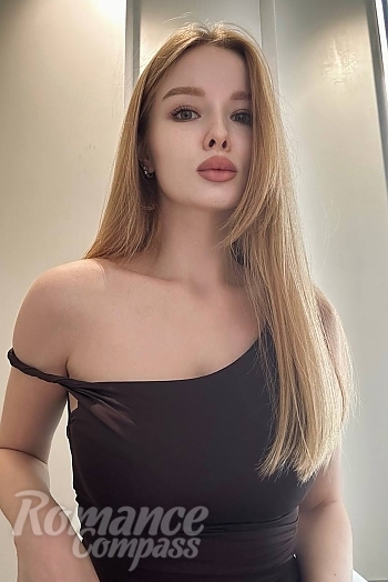 Ukrainian mail order bride Irina from Kyiv with blonde hair and green eye color - image 1