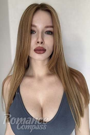 Ukrainian mail order bride Iryna from Kyiv with blonde hair and green eye color - image 1