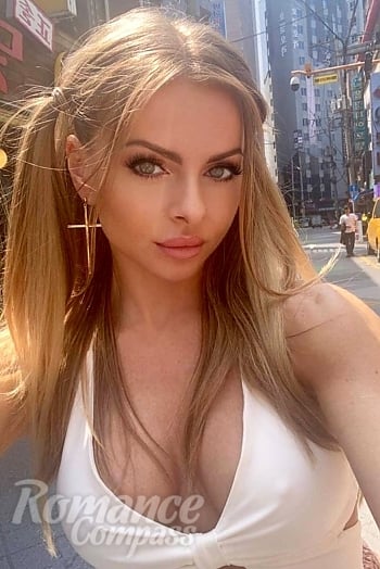 Ukrainian mail order bride Katarzina from Krąków with blonde hair and green eye color - image 1