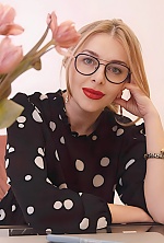 Ukrainian mail order bride Olena from Prague with blonde hair and green eye color - image 11