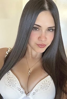 Denisse, 27 y.o. from Santiago, Chile
