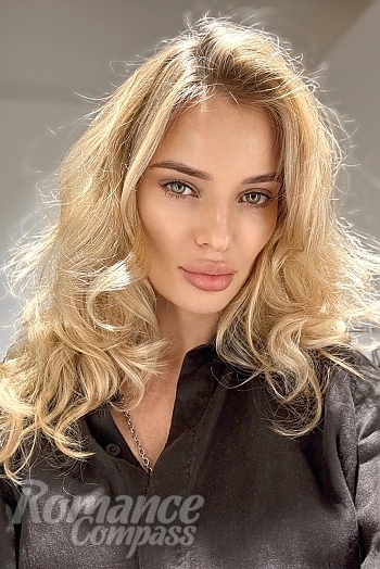 Ukrainian mail order bride Elena from Kyiv with blonde hair and green eye color - image 1