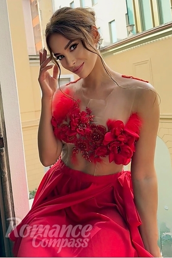 Ukrainian mail order bride Yuliia from Zurich with brunette hair and hazel eye color - image 1