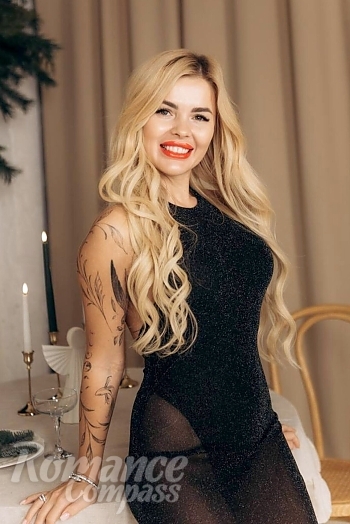 Ukrainian mail order bride Alina from Vinnytsia with blonde hair and green eye color - image 1