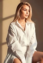 Ukrainian mail order bride Yana from Berlin with blonde hair and blue eye color - image 2